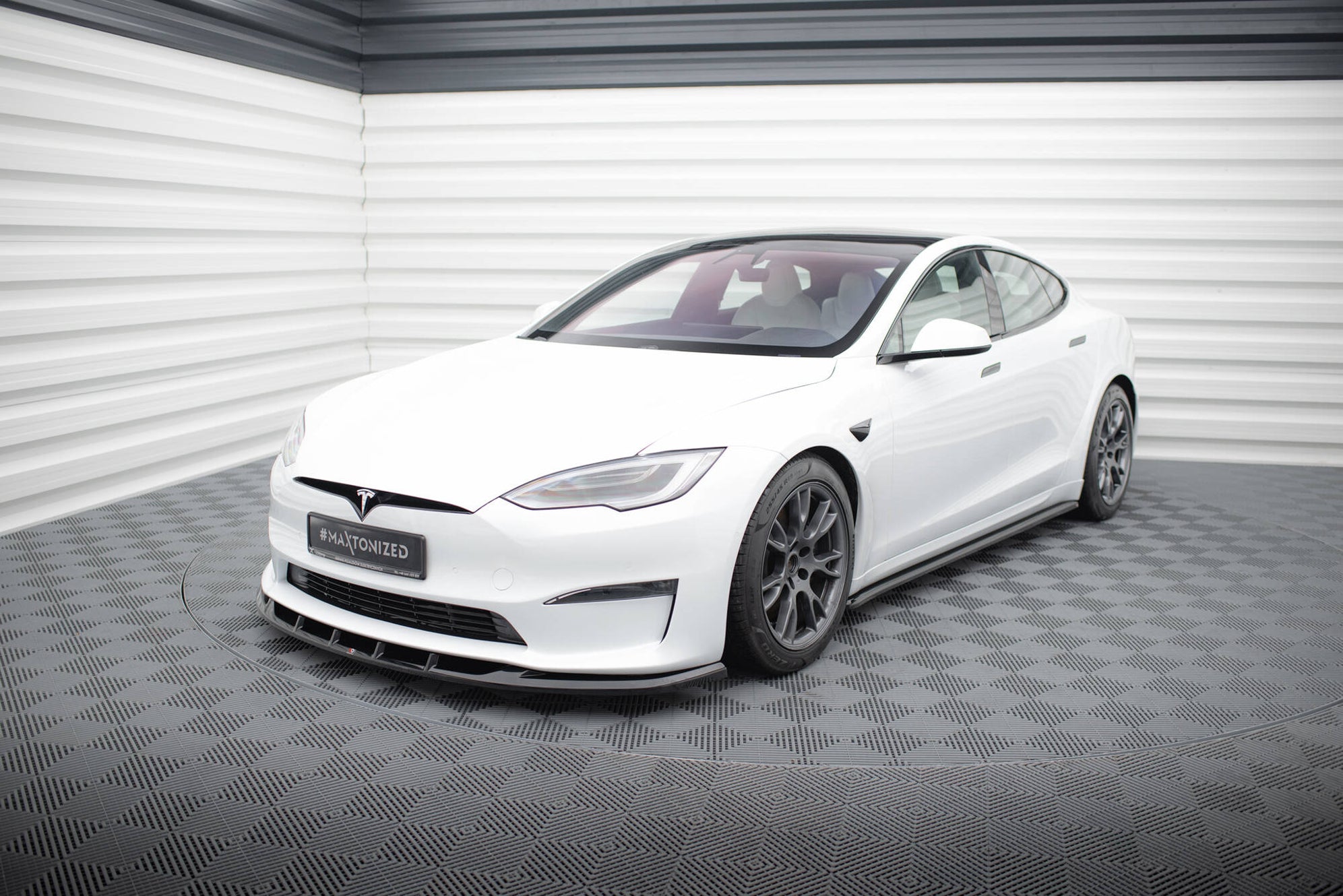 Front Splitter V.3 Tesla Model S Plaid Mk1 Facelift — Harrys Euro