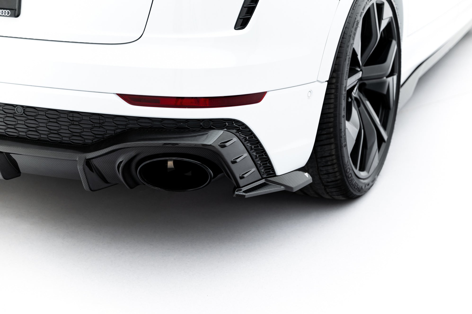 Prepreg Carbon Fiber Rear Diffuser Audi RSQ8 Mk1 — Harrys Euro
