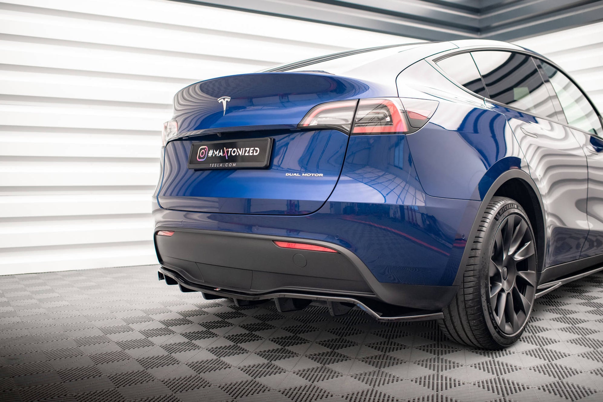 Rear Splitter (with vertical bars) Tesla Model Y — Harrys Euro