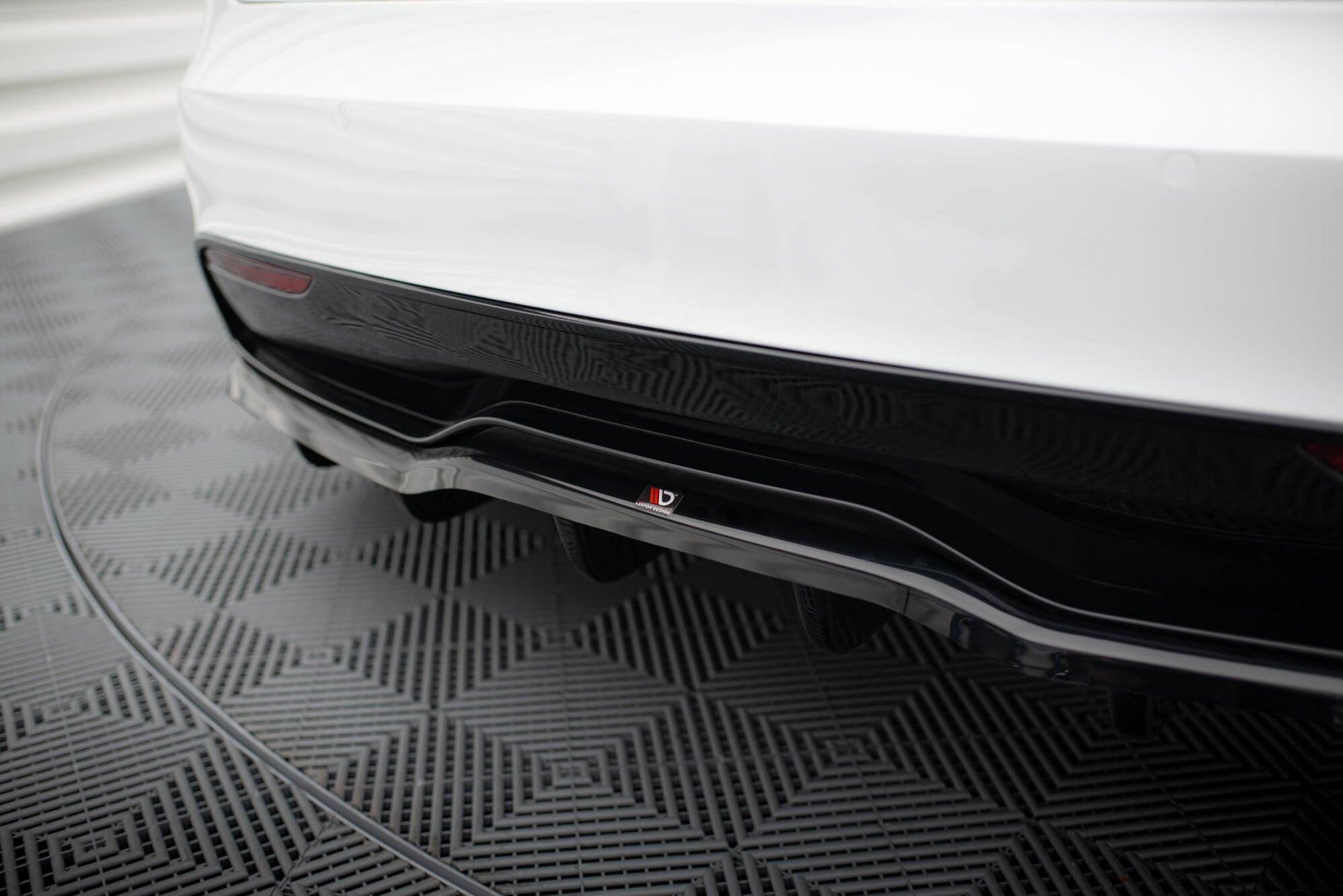 Rear Splitter (with vertical bars) V.1 Tesla Model S Plaid Mk1 Facelif ...
