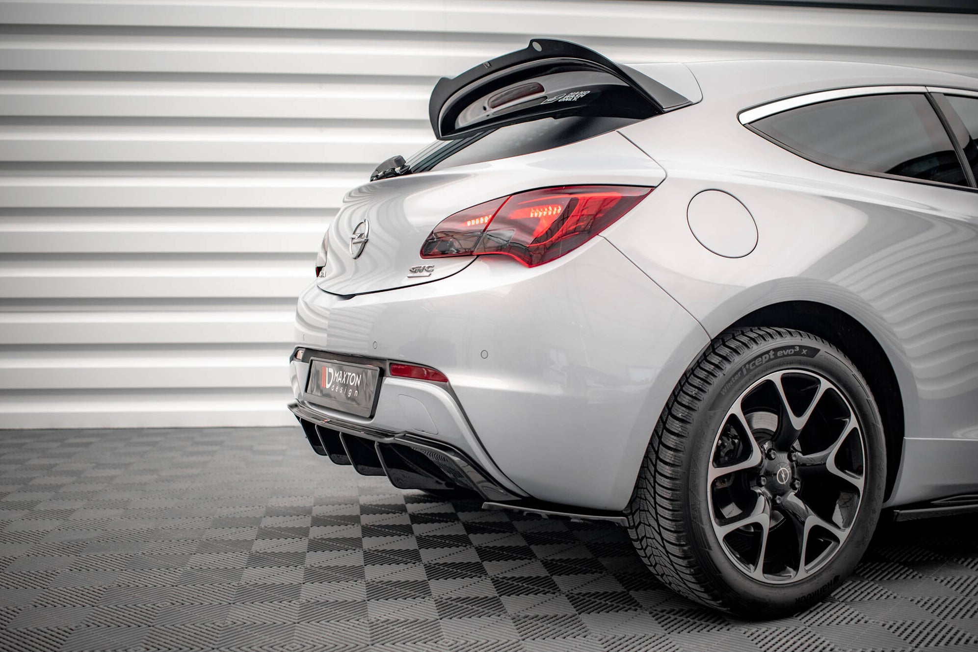 Rear Valance Opel Astra GTC OPC-Line J (Version with single exhaust on ...