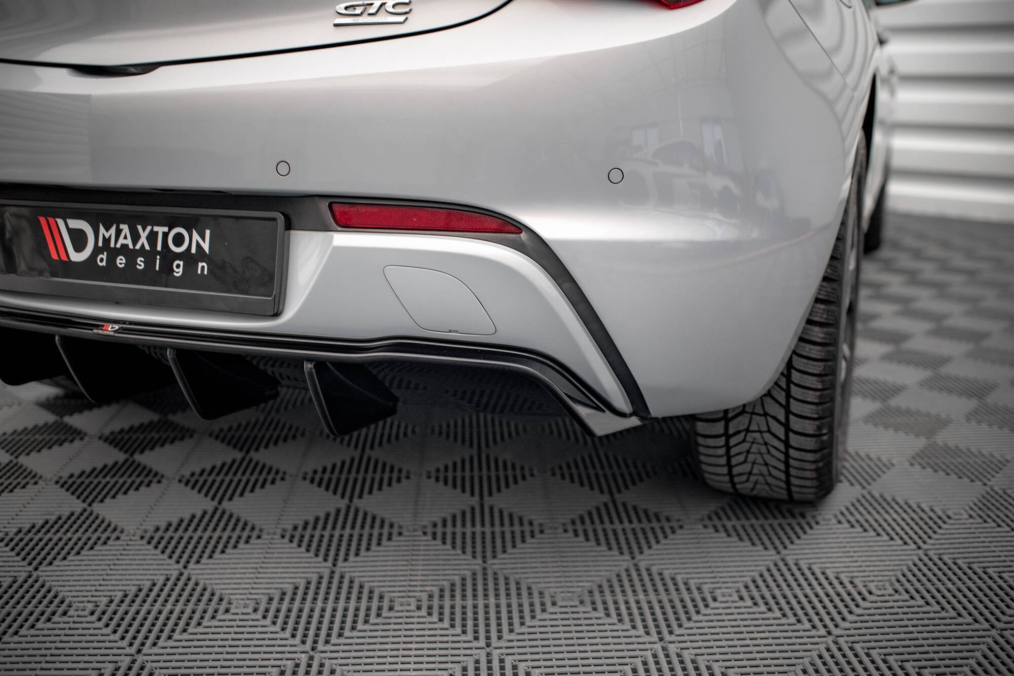 Rear Valance Opel Astra GTC OPC-Line J (Version with single exhaust on ...