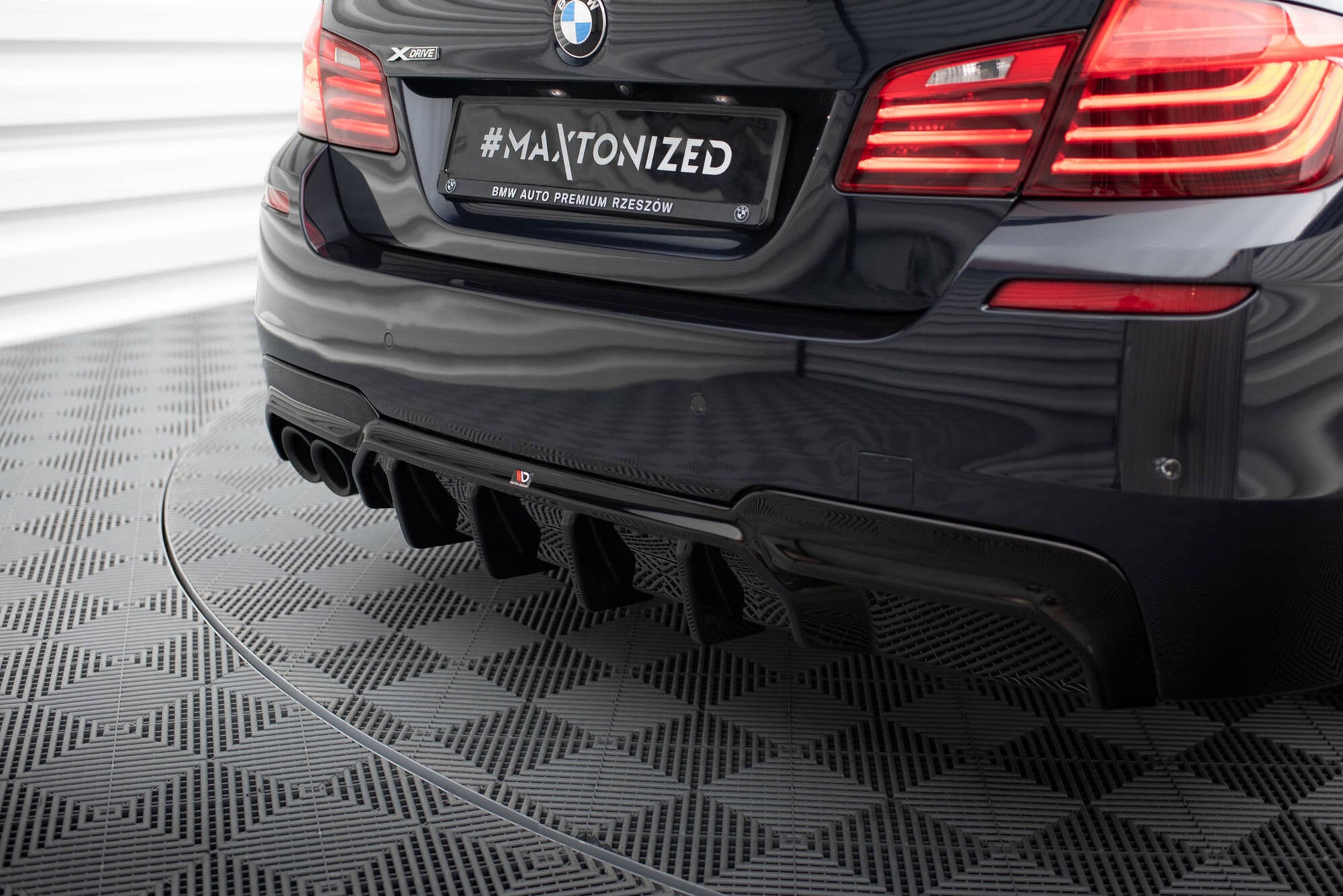 Rear Valance V.2 BMW 5 M-Pack F10 / F11 (Version with double exhaust o ...