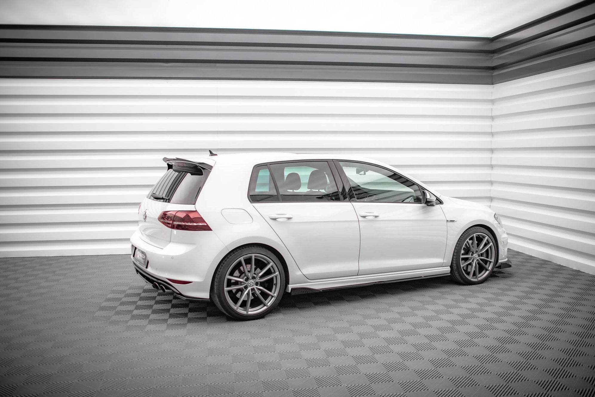 Side Skirts Diffusers V.2 Volkswagen Golf R / R-Line Mk7 — Harrys Euro