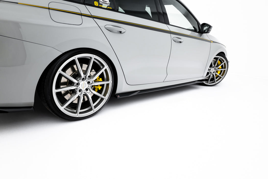 Side Skirts Diffusers V.3 Skoda Octavia RS Liftback / Combi Mk4 Facelift