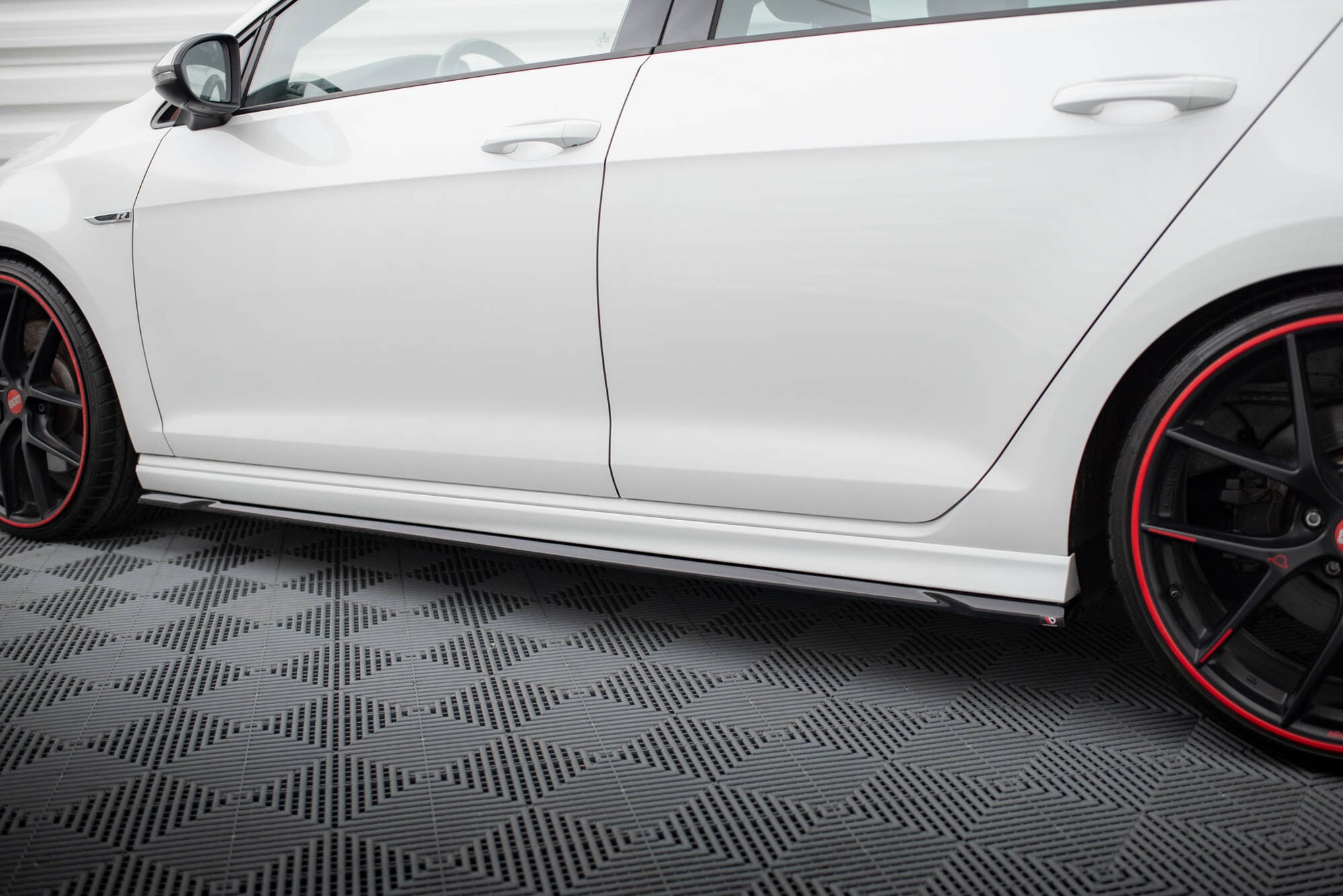Side Skirts Diffusers V.4 Volkswagen Golf R / R-Line Mk7 — Harrys Euro